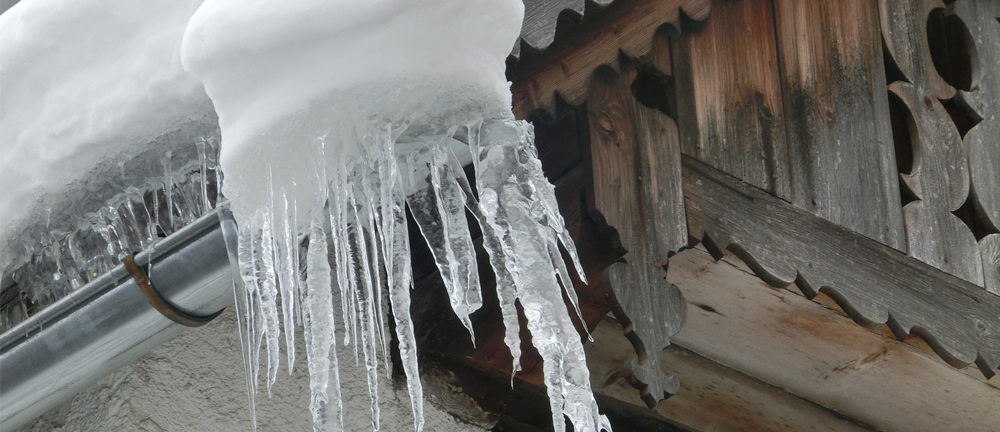 clean gutter before winter