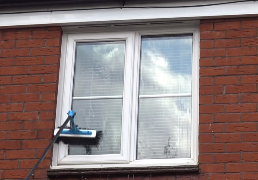 ionic window cleaning System